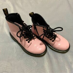 Dr. Martens Delaney girls Pink lace up Boots